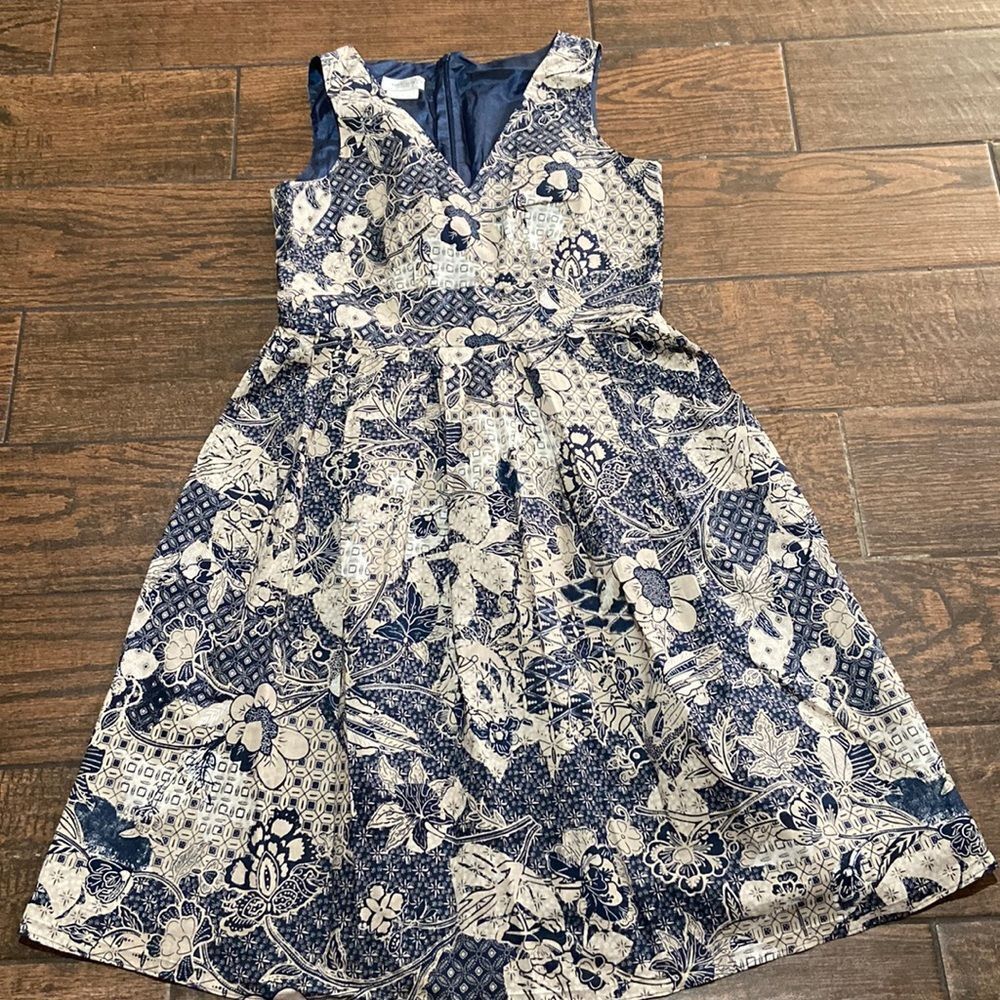 Vabheusen Floral Blue & Cream Woman Dress Size 8